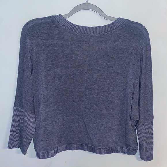 Long Sleeve Crop Top - Picture 2 of 3